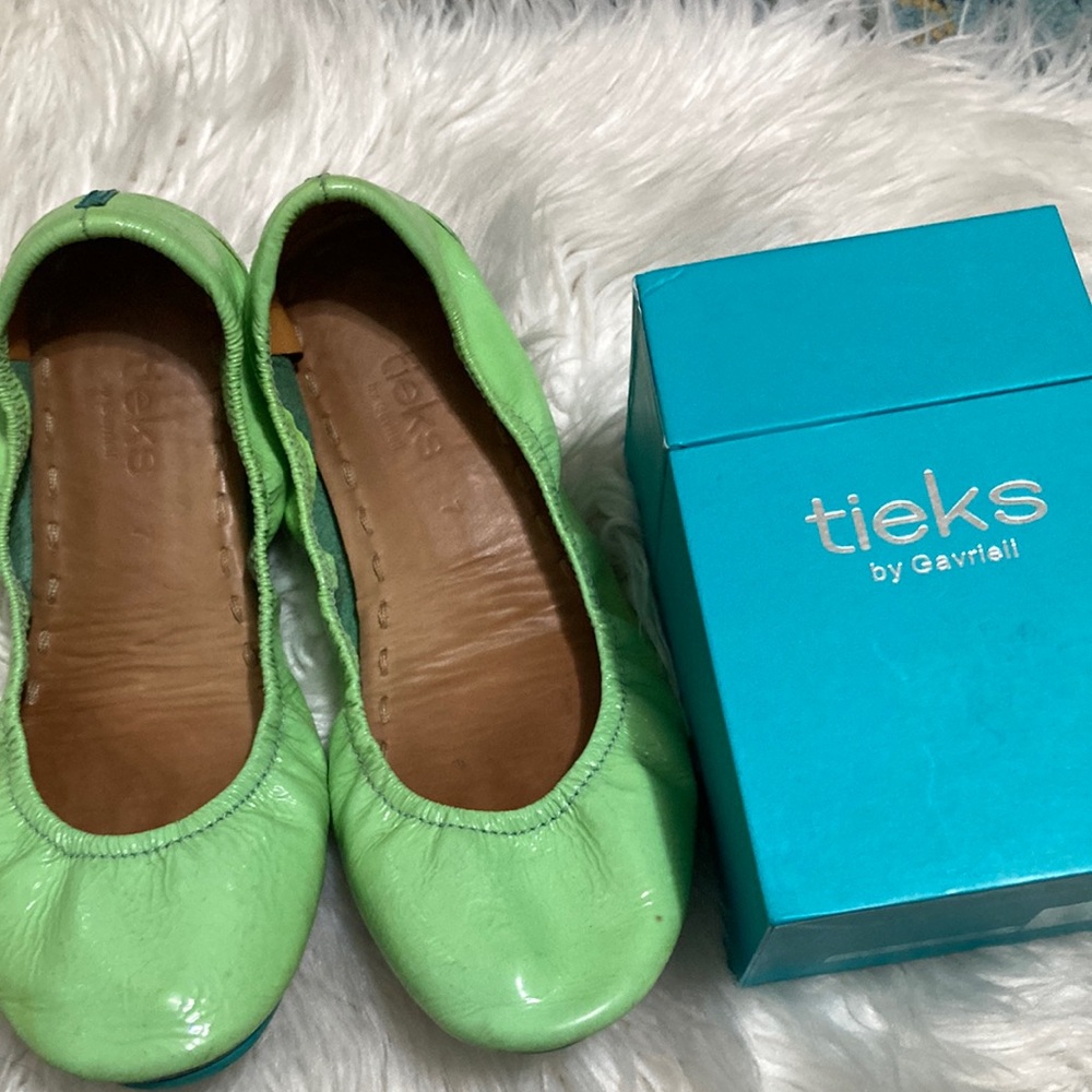 Good condition Tieks Patent Mint Patent size 7 shoes ballerina flats